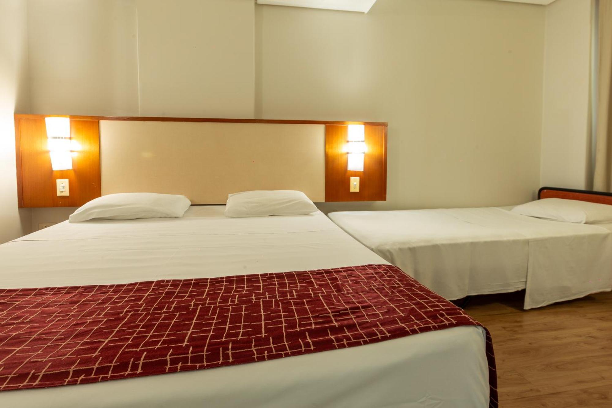 Quarto Triplo com Cama de Casal e 1 de Solteiro
